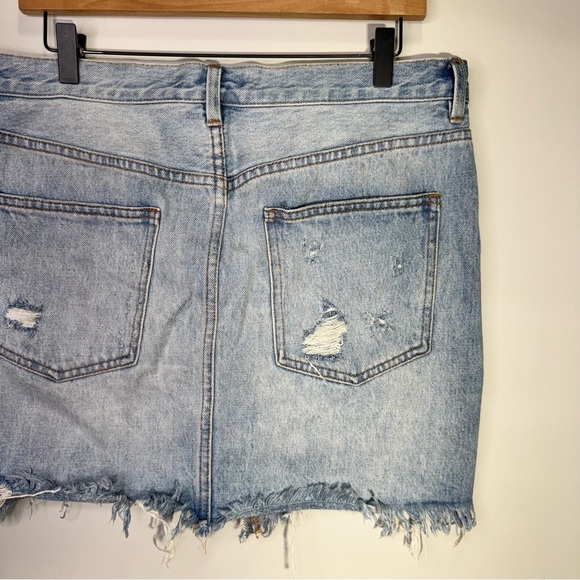 Free People We The Free Jean Skirt Relaxed Destroyed Light Denim Cotton Size 30 - Picture 10 of 16